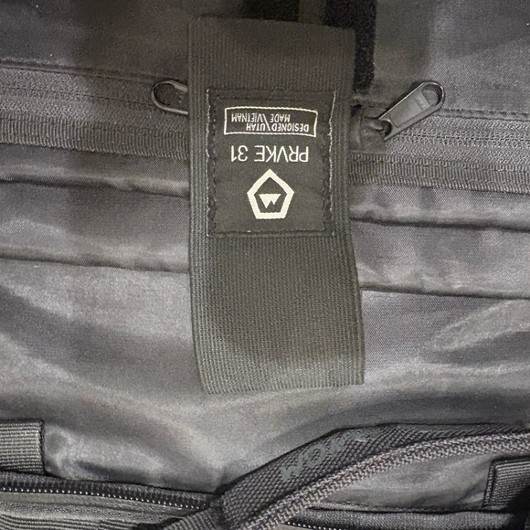 WANDRD PRVKE 31 Camera Backpack – Waterproof Black, Camera Cube Included - Picture 3 of 12